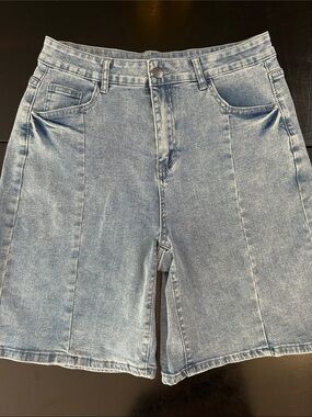 High-Rise Washed Light Blue Denim trendy jort Shorts with front seam detail